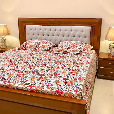 Atrium High Suite 2Bed Family Apartment Near Giga Mall Islamabad Exterior photo